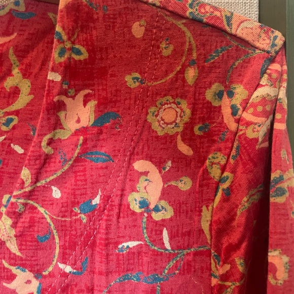 Peruvian Connection Red Floral Patterned tunic - Picture 7 of 7